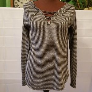 American Eagle Outfitters V Neck Longsleeve Shirt